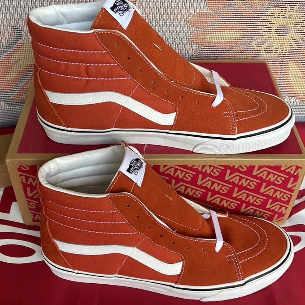 Vans WMNS Sk8-Hi
Color Theory Burnt Ochre
VN0005U9GWP
Sneakers - Picture 4 of 16